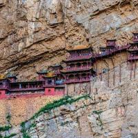 千年悬空寺门票被抢疯！黄牛炒至800元，游客凌晨4点排队
