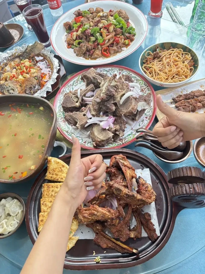 聚会餐饮