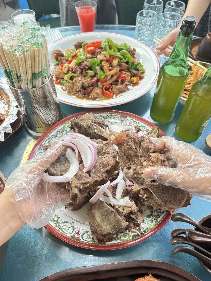 聚会餐饮