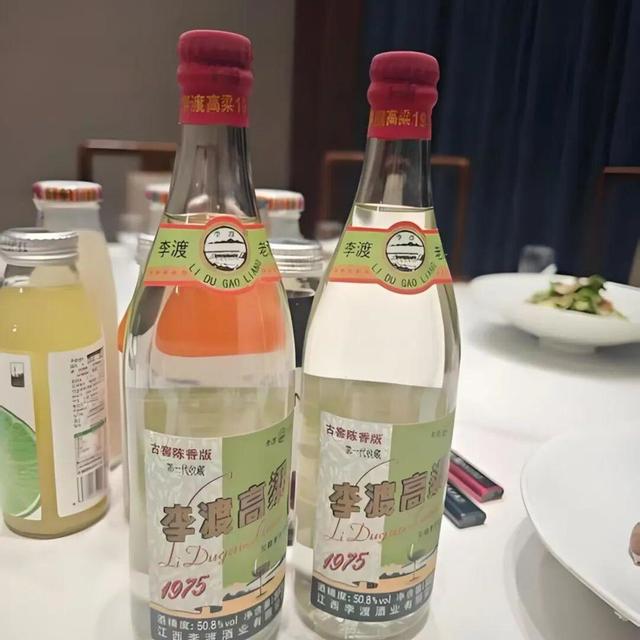 逆势涨价还抢不到！这光瓶酒凭什么？800年窖池、一口四香、三枚金牌