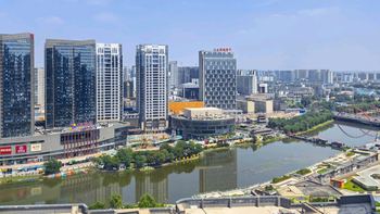 位置绝佳、闹中取静、厚道大方：潍坊中心智选假日酒店 套房体验 