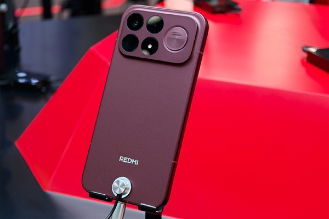 王腾主力机依旧是REDMI K90 Pro Max 网友追问是否换K100:本人回应