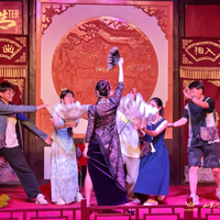 济南150年老会馆变沉浸剧场!游客穿民国服装搞钱竞拍,85%上座率太火了
