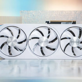 纯白设计加DLSS4.5，耕升RTX5070踏雪OC获黑金奖，2K玩家新选择