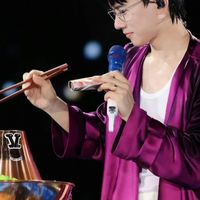抢票挤崩系统vs黄牛票价腰斩:张杰鸟巢16场门票冰火两重天