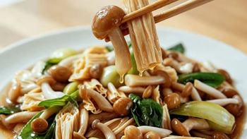 三伏大热天，这菜使劲吃，随手一炒，又鲜又解馋，就是有点费米饭