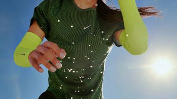 Nike Aero-FIT真能“吹干”汗？对比Dri-FIT ADV实测揭秘谁更值得买