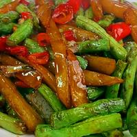 土豆烧豆角总翻车？老厨师透露：做好这3步，比外卖还香