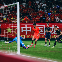 国足U17压哨绝杀阿森纳，1米94新星梅开二度
