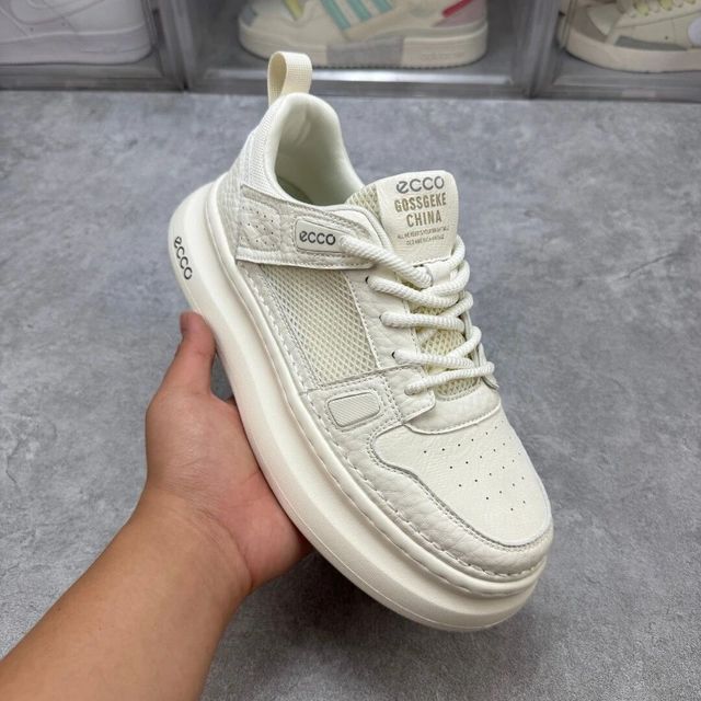 一双鞋从早高峰穿到周末步道，ECCO这双通勤户外通吃真的行吗