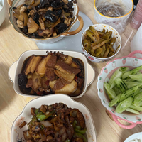 就着这锅乱炒，我干了三碗米饭，嘴都烫出泡了