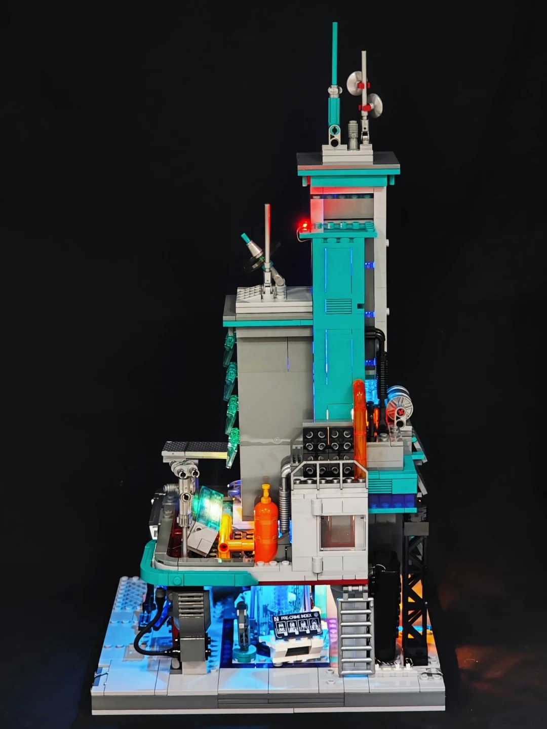 霓虹算力枢纽登场|Lumibricks 七月赛博朋克新作 —— 数据工作站 拼装体验分享