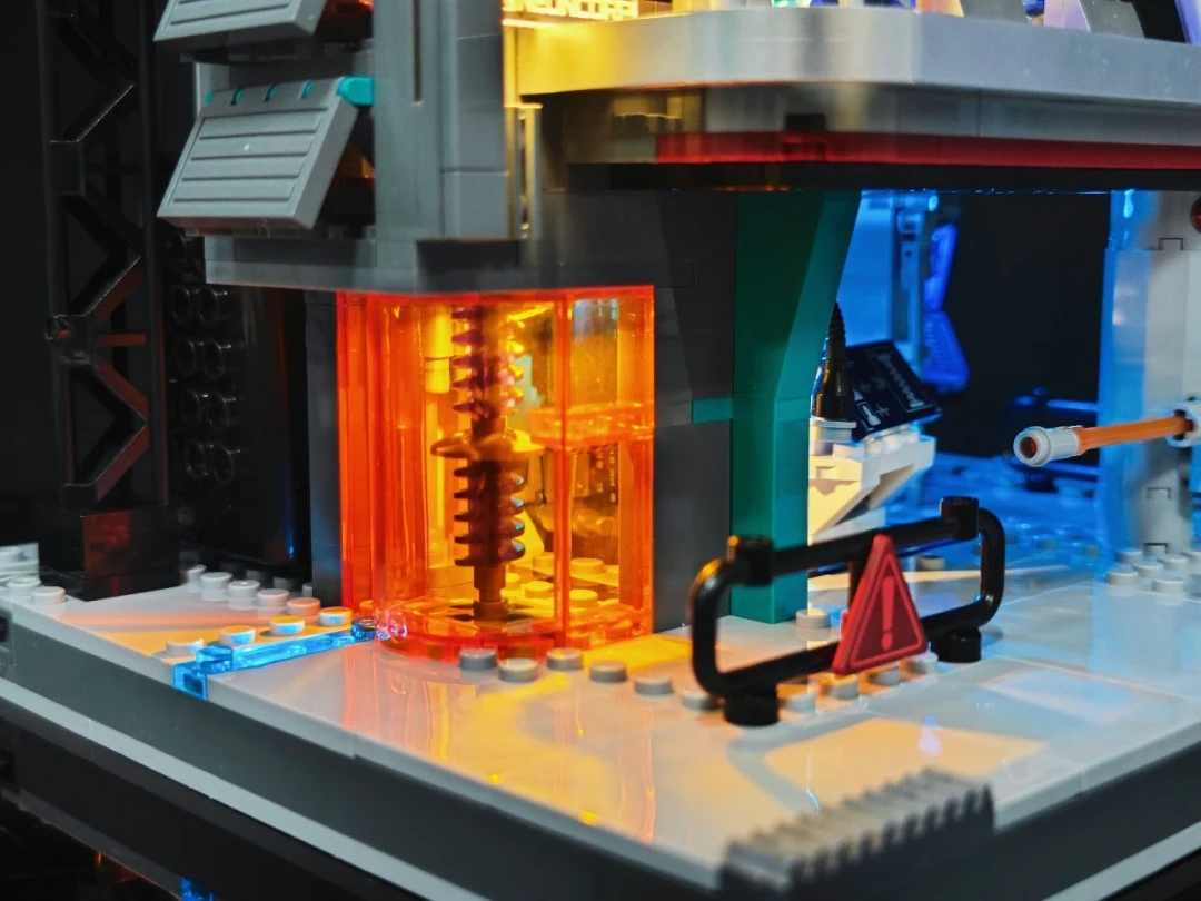 霓虹算力枢纽登场|Lumibricks 七月赛博朋克新作 —— 数据工作站 拼装体验分享