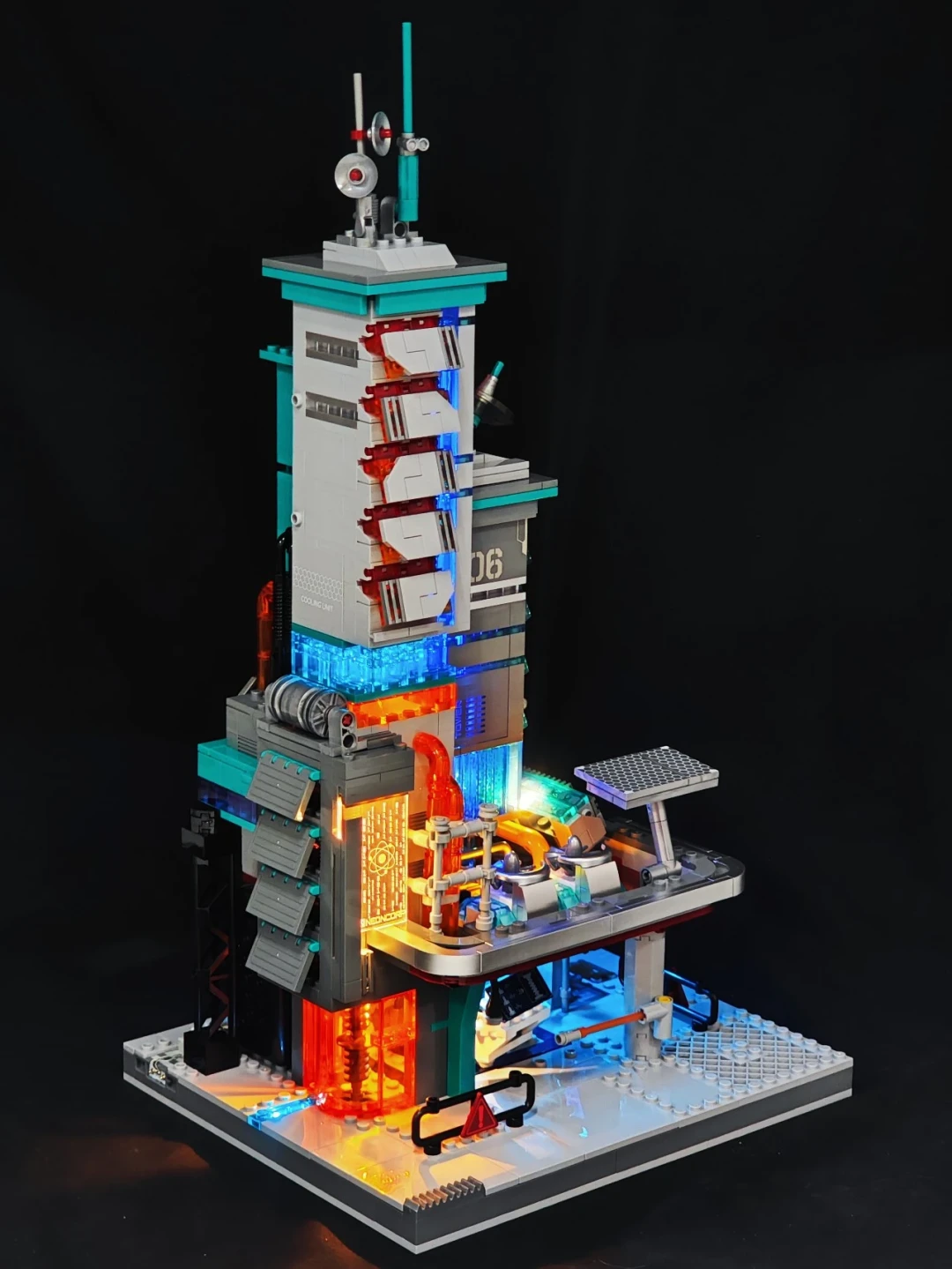 霓虹算力枢纽登场|Lumibricks 七月赛博朋克新作 —— 数据工作站 拼装体验分享