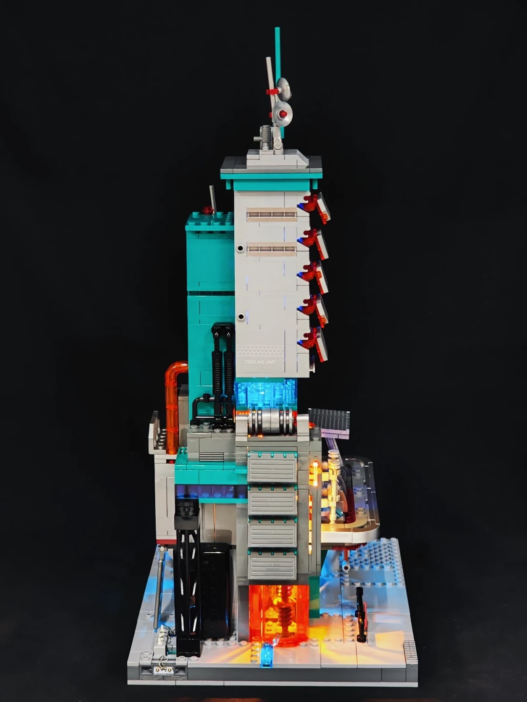 霓虹算力枢纽登场|Lumibricks 七月赛博朋克新作 —— 数据工作站 拼装体验分享