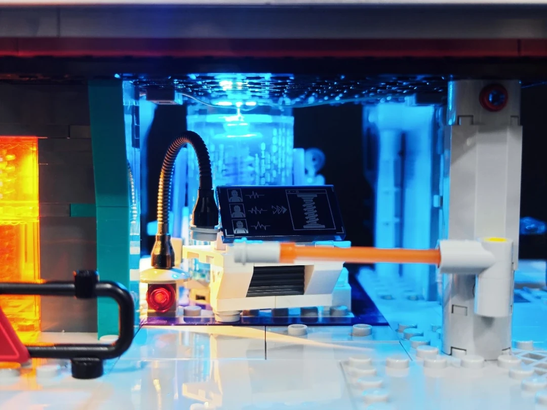 霓虹算力枢纽登场|Lumibricks 七月赛博朋克新作 —— 数据工作站 拼装体验分享