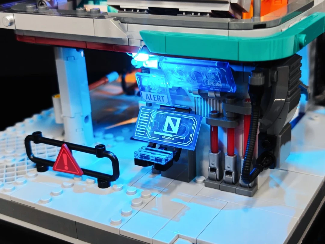 霓虹算力枢纽登场|Lumibricks 七月赛博朋克新作 —— 数据工作站 拼装体验分享
