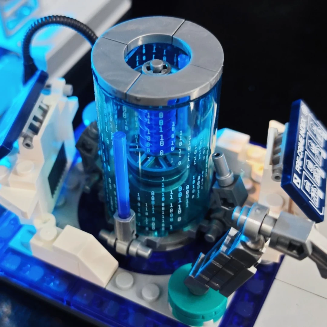 霓虹算力枢纽登场|Lumibricks 七月赛博朋克新作 —— 数据工作站 拼装体验分享