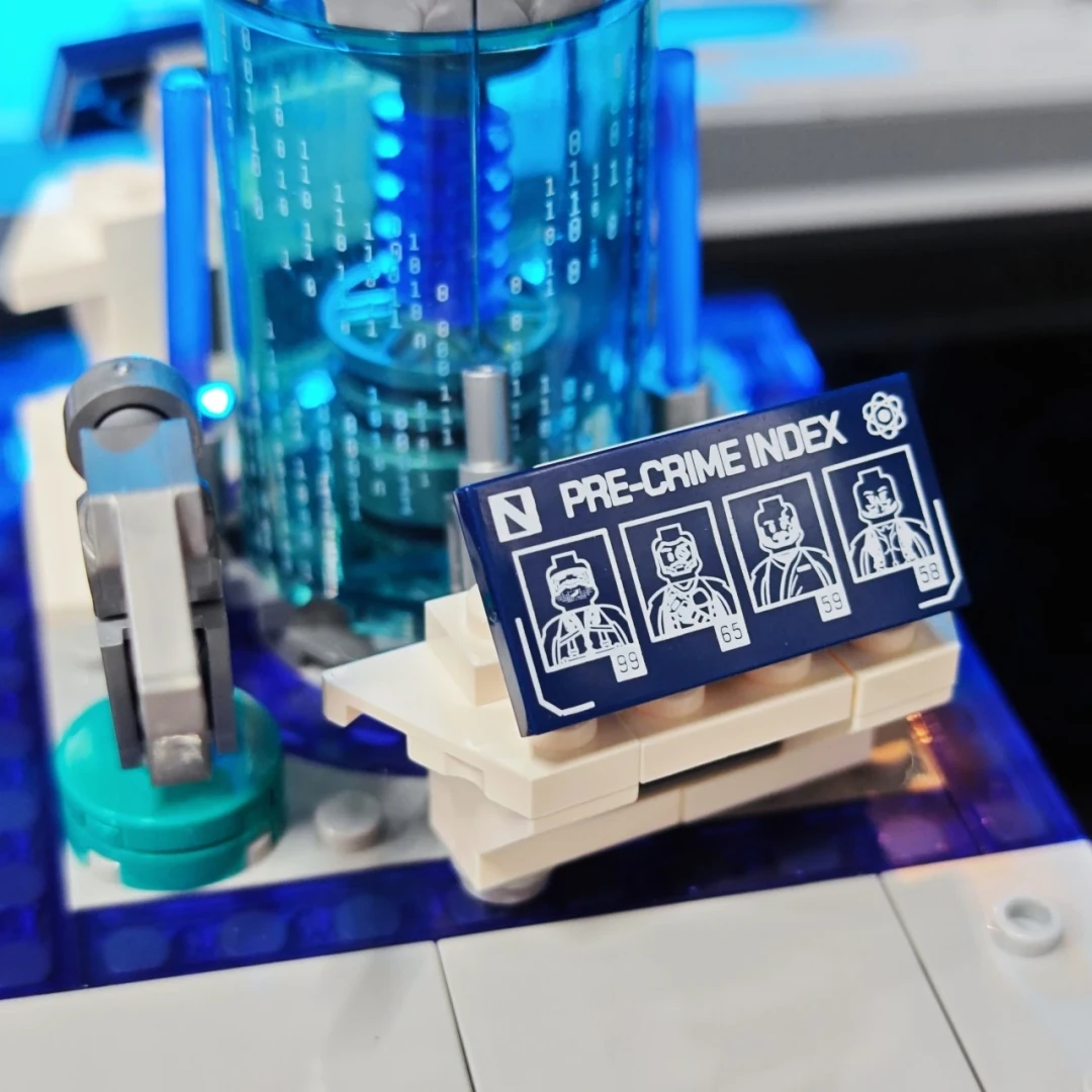 霓虹算力枢纽登场|Lumibricks 七月赛博朋克新作 —— 数据工作站 拼装体验分享