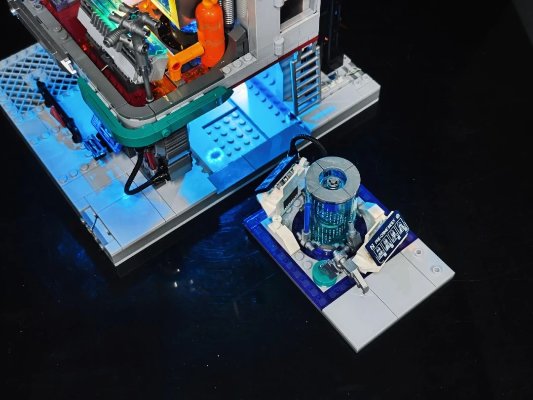 霓虹算力枢纽登场|Lumibricks 七月赛博朋克新作 —— 数据工作站 拼装体验分享