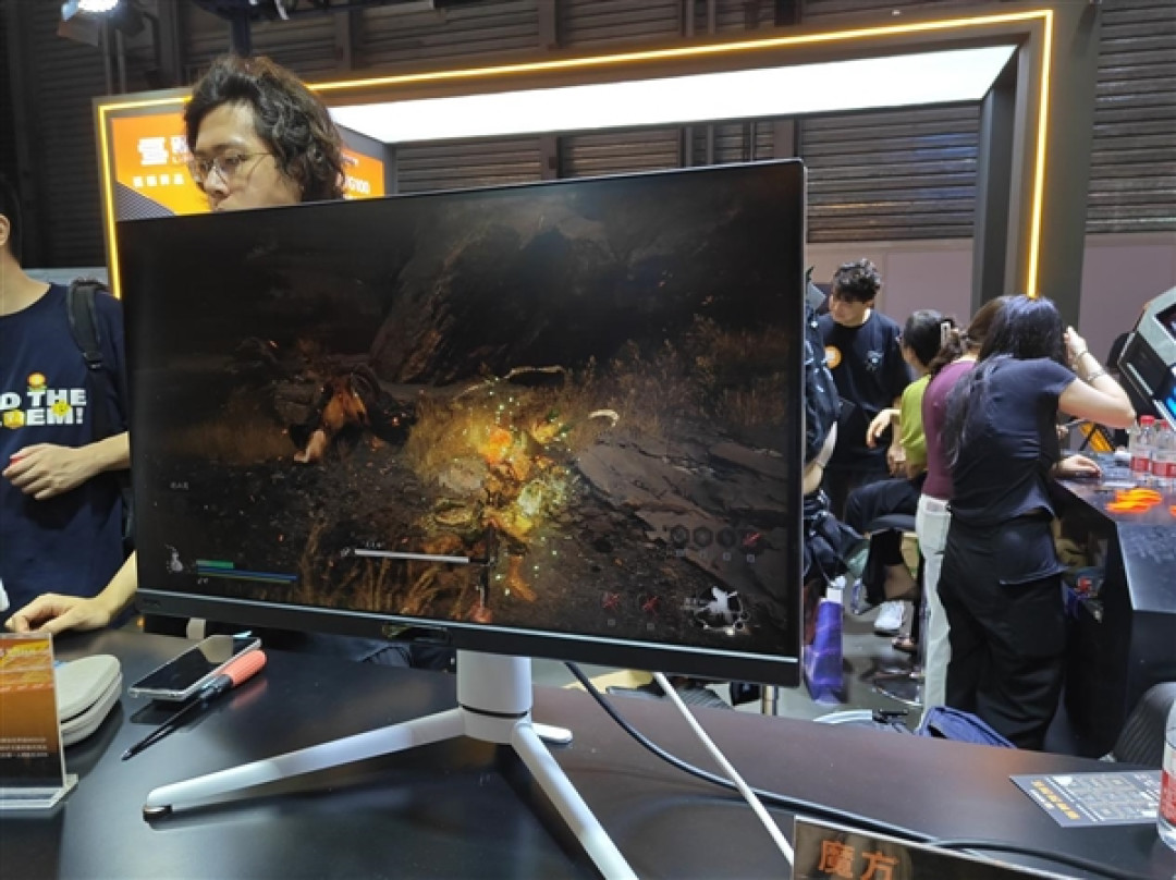 国产自研GPU从0到1破晓时刻！砺算首秀ChinaJoy：LX 7G100现场开跑黑神话