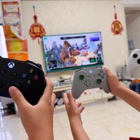 新老对比🔥Xbox Series手柄上手：手感细腻了，但西瓜键变了？
