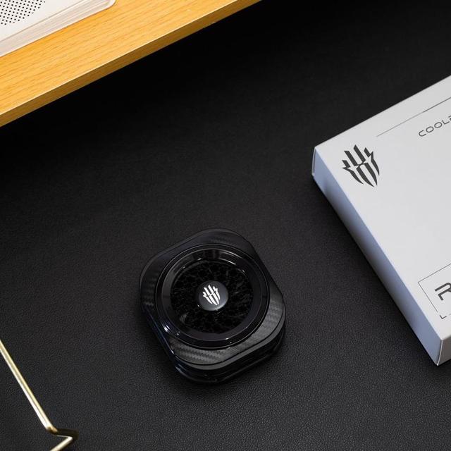 红魔散热器8 Pro，经过36W满功率加持，快速强劲制冷，有效降温