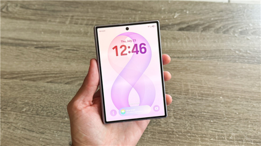 安卓首款阔折叠站稳脚跟!三星Galaxy Z Fold8预订量冲破百万大关