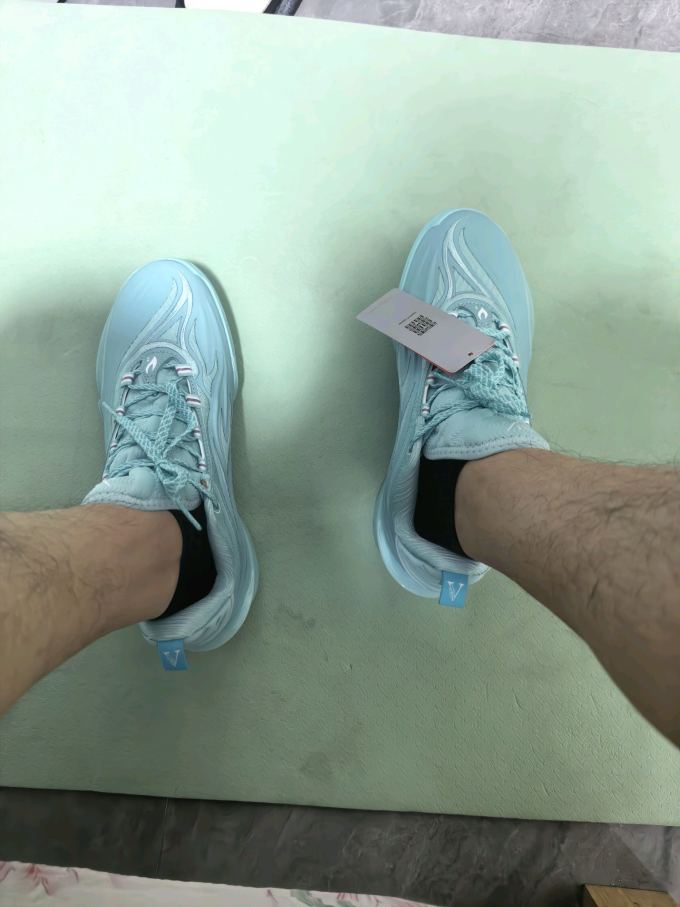 李宁篮球鞋