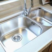 不锈钢水槽白雾水垢难清理？4个方法从根源解决，最后一步最关键