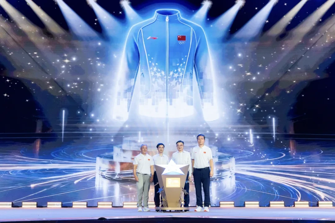 中国奥委会与李宁品牌联合发布第20届亚运会中国代表团领奖装备;瑞幸咖啡Q2总净收入159亿;优衣库发布2026秋冬新品系列|消研所周报