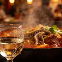 商务宴请选酒别踩这3个坑:配菜和选酒套路,学会了再也不得罪人