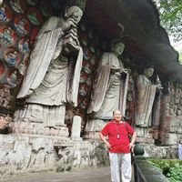 南宋僧人用70年在崖壁上刻了座"图书馆"，千手观音只是冰山一角