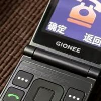 给爷爷换上翻盖老年机，大屏大字大按键才是长辈真正需要的"智能"