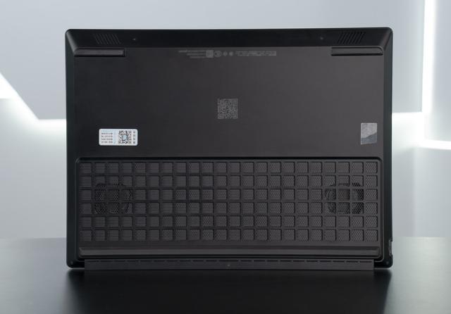 8000预算买RTX5060游戏本：暗影精灵PRO16对比拯救者Y7000P2026，谁更值？