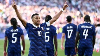 世界杯22球封王，27岁却仍摸不到金球，姆巴佩的缺憾该由谁来买单