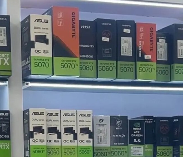 显卡一周涨4000、内存半年涨3倍：今年暑假装机到底该下单还是再等等