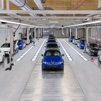 全新宝马i3慕尼黑工厂下线，800V续航912km