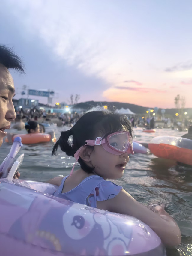 专业泳衣提升夏日游泳体验