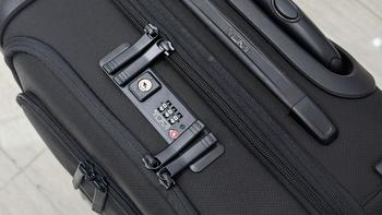 登机口查登机箱动真格了：TUMI 20寸用户，飞前用卷尺量好这几个数