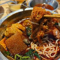 柳州街头神发现:排队越长的网红店越难吃?本地人7元粉完爆68元网红粉
