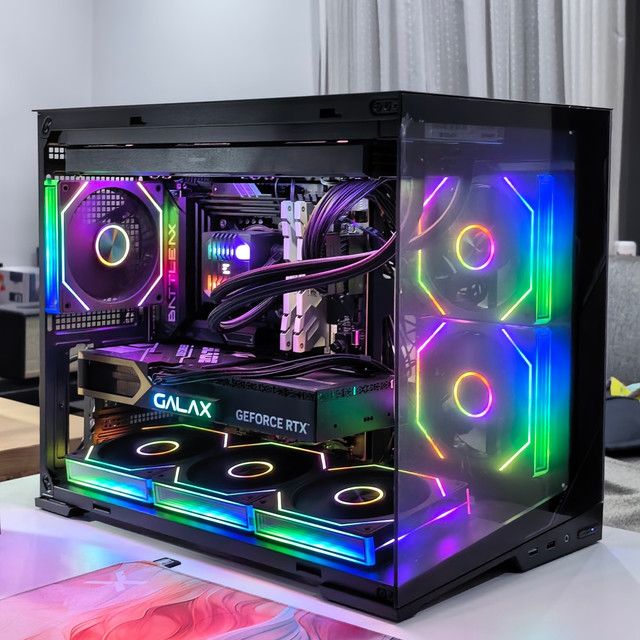 酷黑武士来袭：影驰 RTX 5060Ti 魔刃 + 鑫谷无界巡天500装机展示