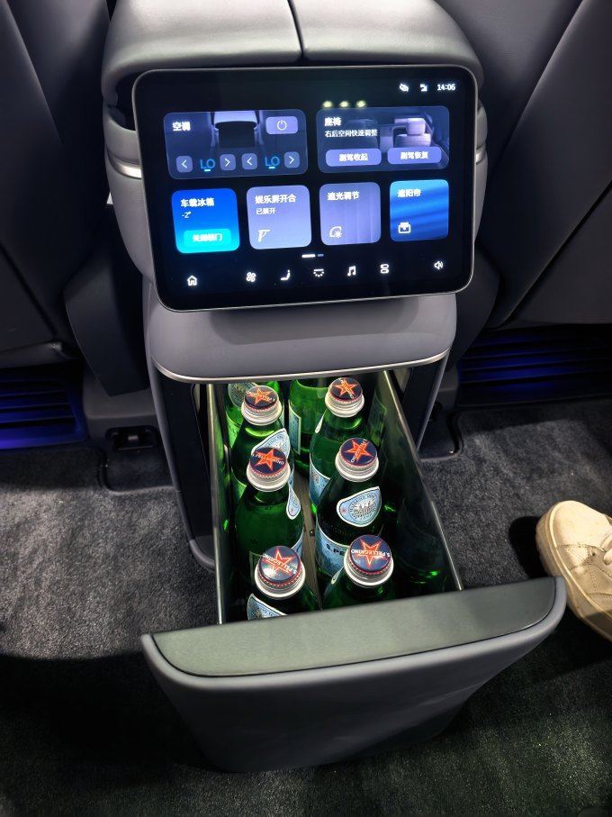 蔚来新能源车