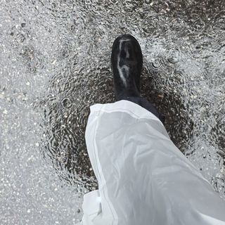 暴雨周通勤：翻完全网30多篇“淋湿帖”才发现，“防水包”大多只防一半