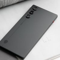 229g的红魔被骂“半斤机”，和227g的iPhone同重量为何评价两极化？