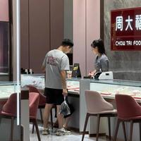 金饰暴跌金条疯涨:买黄金首饰还是投资金条?成本差300元/克变现差距大