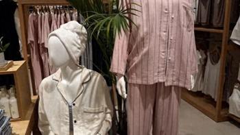 MUJI比网易严选贵3倍值得吗？睡衣四件套乳胶枕全拆解，按品类选不踩坑