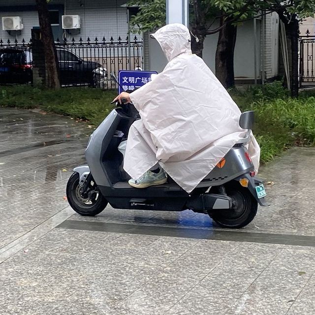 能当装水容器的三合一雨衣有多强，国货耀眼！JOGOFO出品！