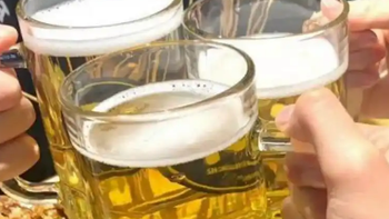 大热天，哪个牌子啤酒值得囤？这7款国产啤酒冰镇后，冰爽口感好