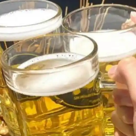 大热天，哪个牌子啤酒值得囤？这7款国产啤酒冰镇后，冰爽口感好